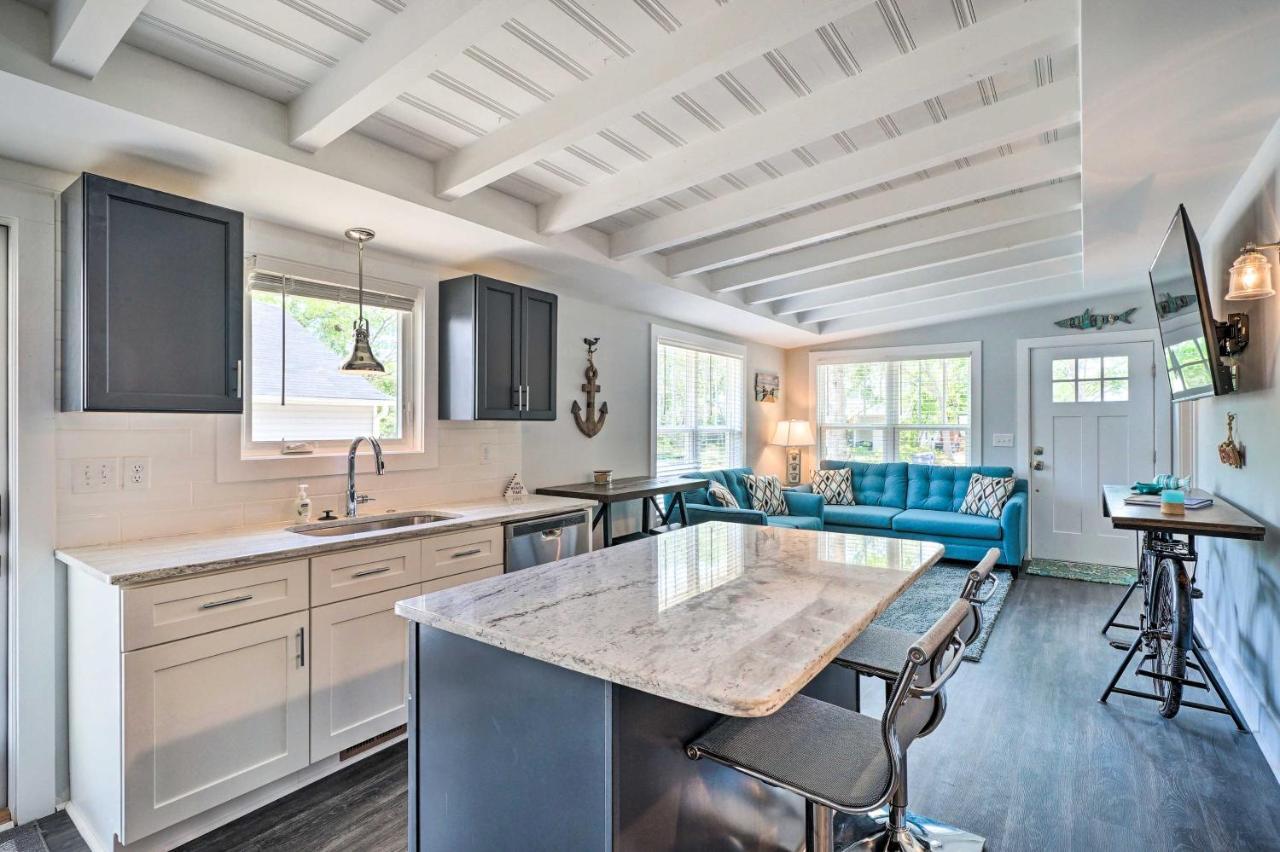 Modern Oak Island Escape 1 Mile To Long Beach! المظهر الخارجي الصورة