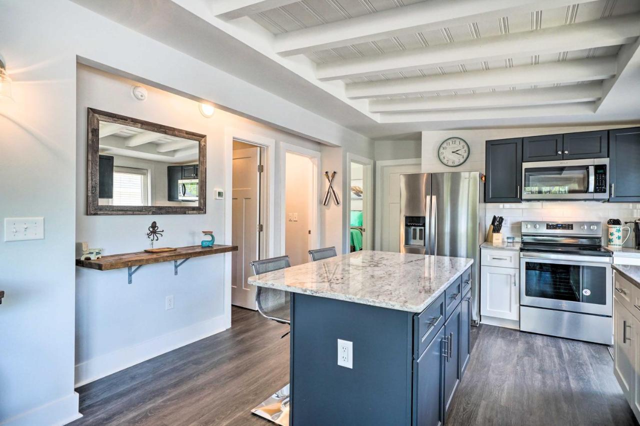 Modern Oak Island Escape 1 Mile To Long Beach! المظهر الخارجي الصورة