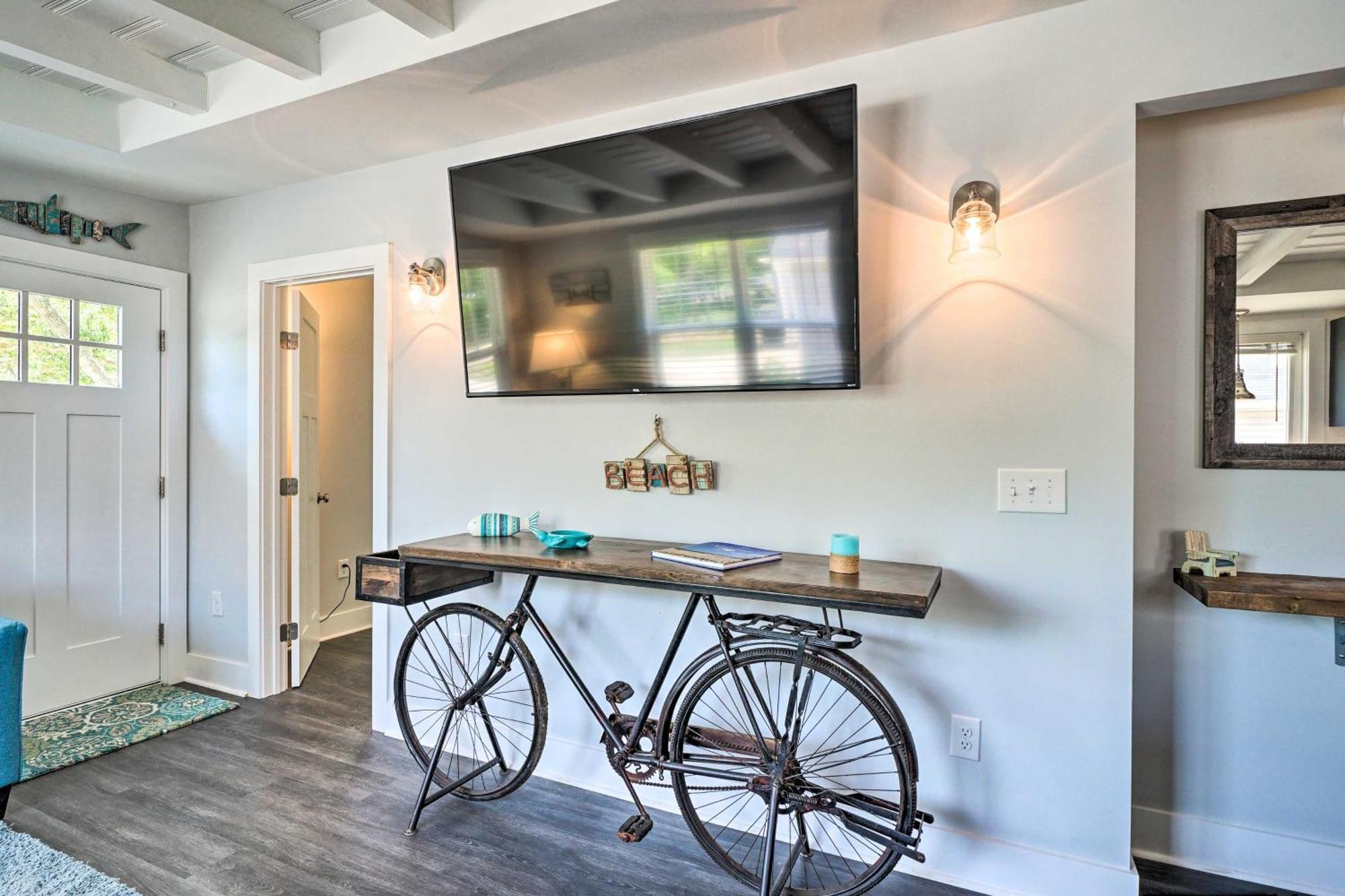 Modern Oak Island Escape 1 Mile To Long Beach! المظهر الخارجي الصورة