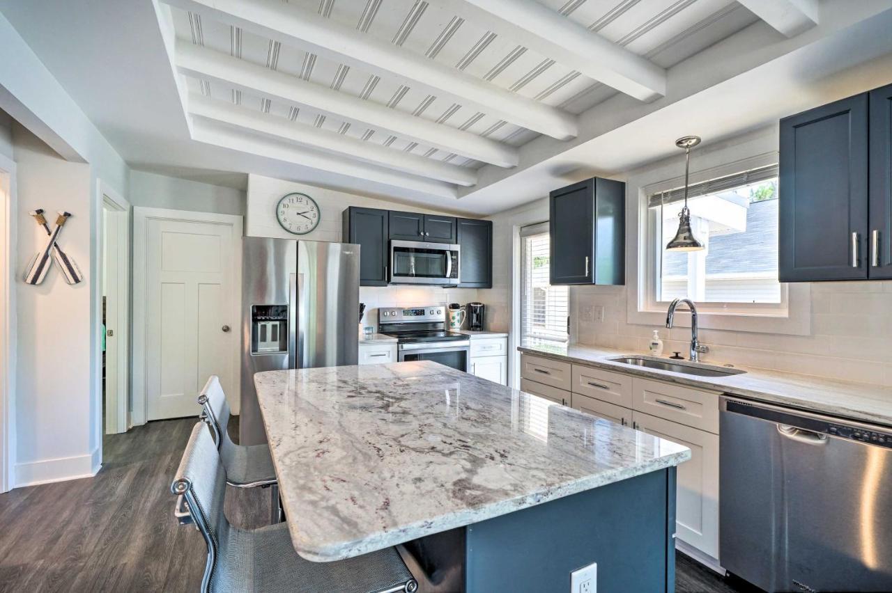 Modern Oak Island Escape 1 Mile To Long Beach! المظهر الخارجي الصورة