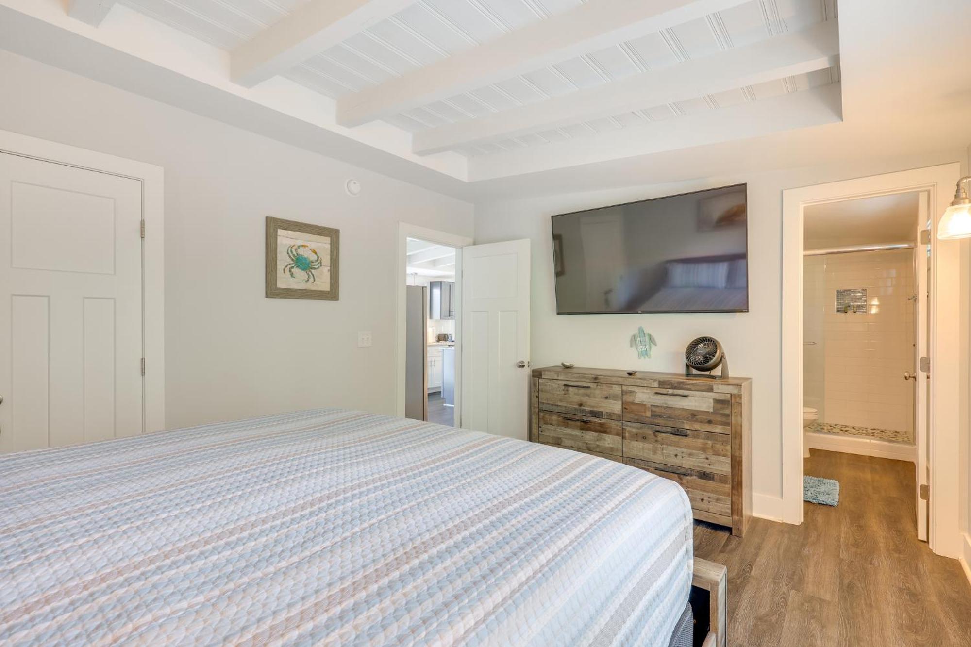 Modern Oak Island Escape 1 Mile To Long Beach! المظهر الخارجي الصورة