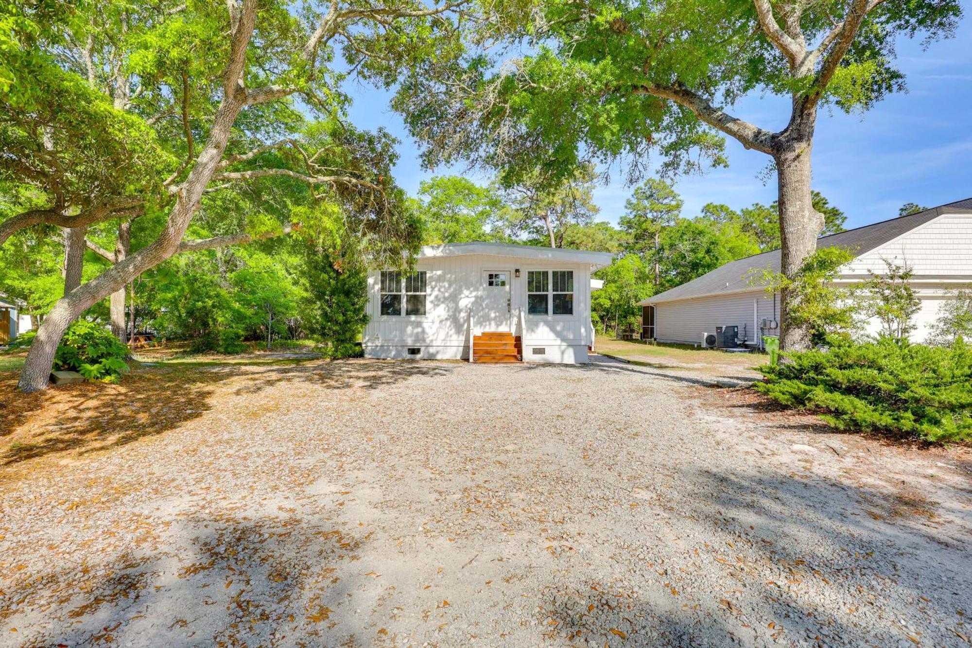 Modern Oak Island Escape 1 Mile To Long Beach! المظهر الخارجي الصورة