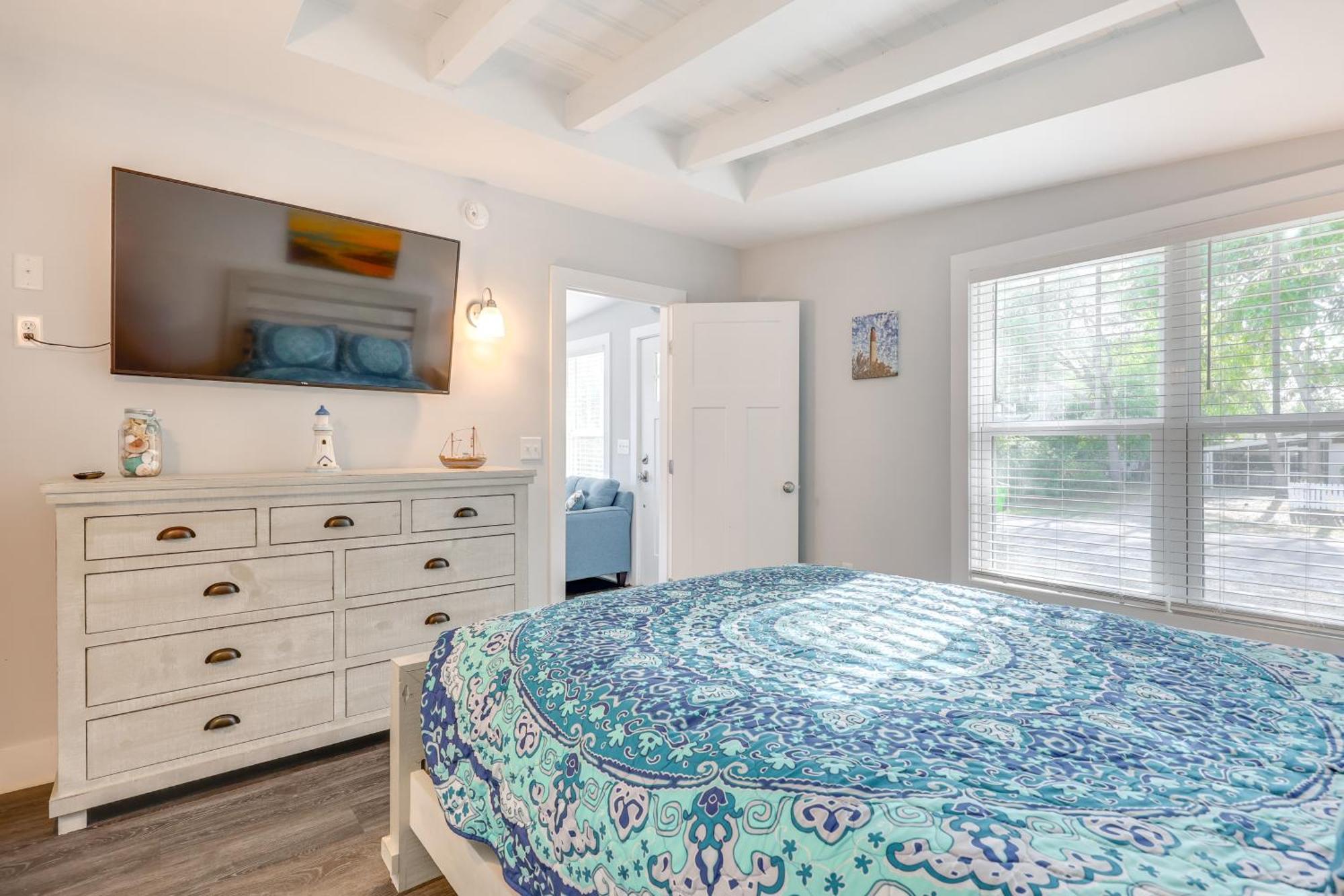 Modern Oak Island Escape 1 Mile To Long Beach! المظهر الخارجي الصورة