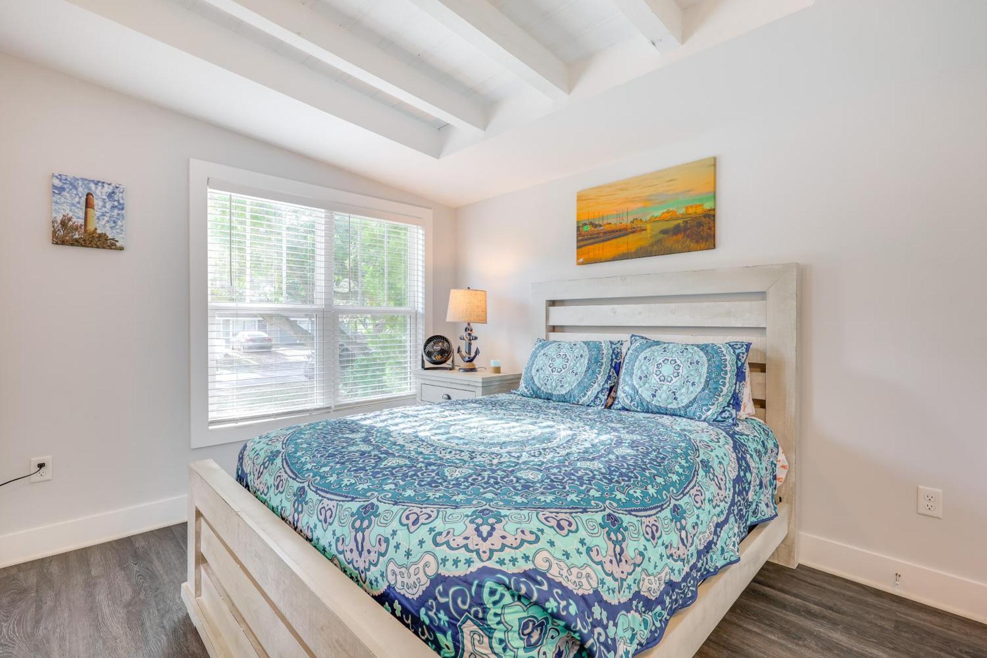 Modern Oak Island Escape 1 Mile To Long Beach! المظهر الخارجي الصورة