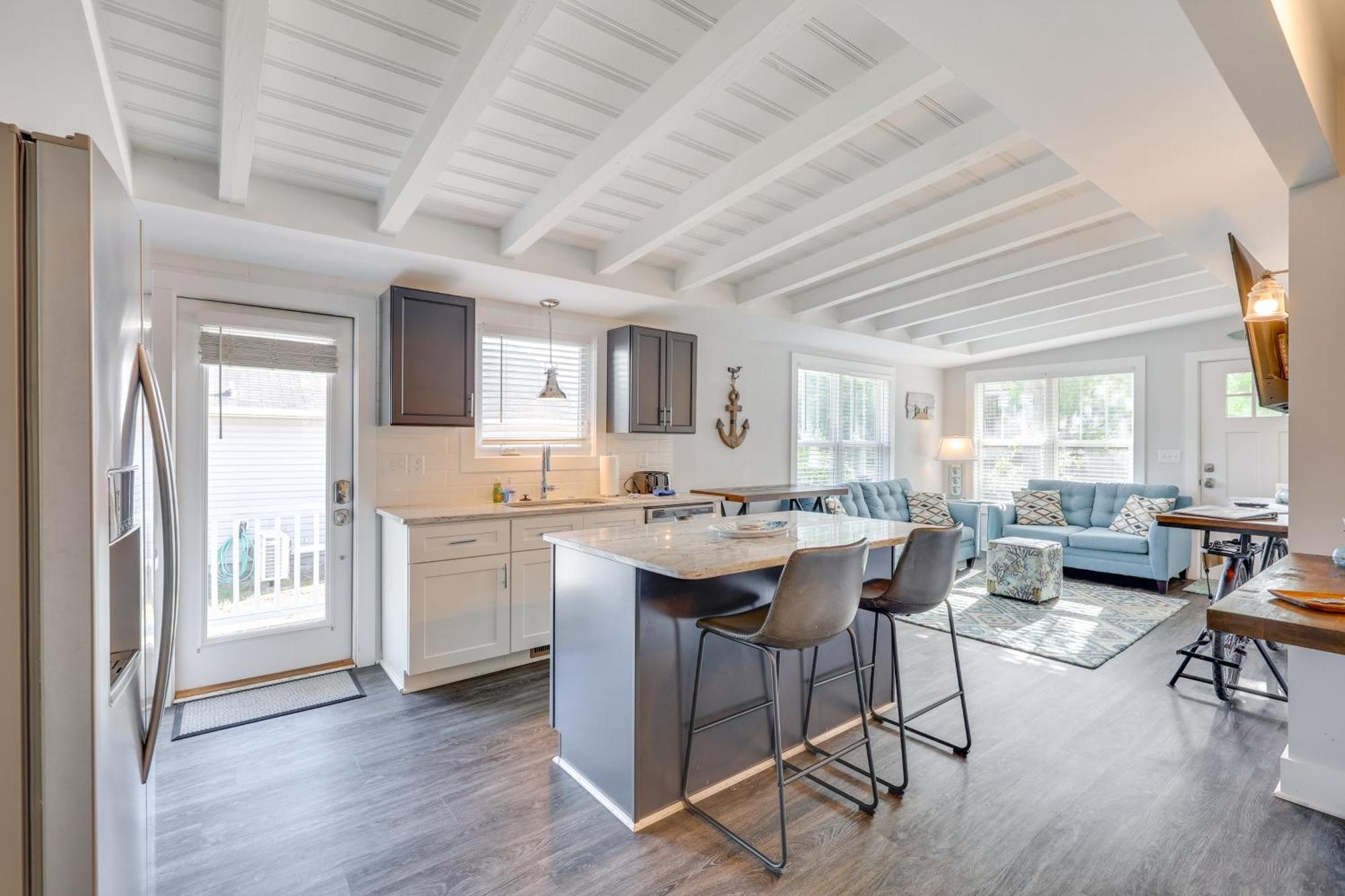 Modern Oak Island Escape 1 Mile To Long Beach! المظهر الخارجي الصورة