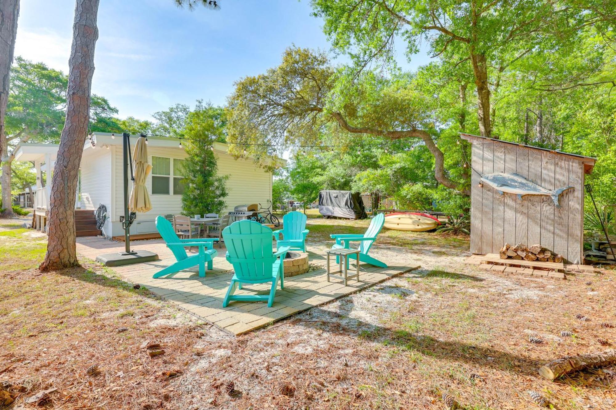 Modern Oak Island Escape 1 Mile To Long Beach! المظهر الخارجي الصورة