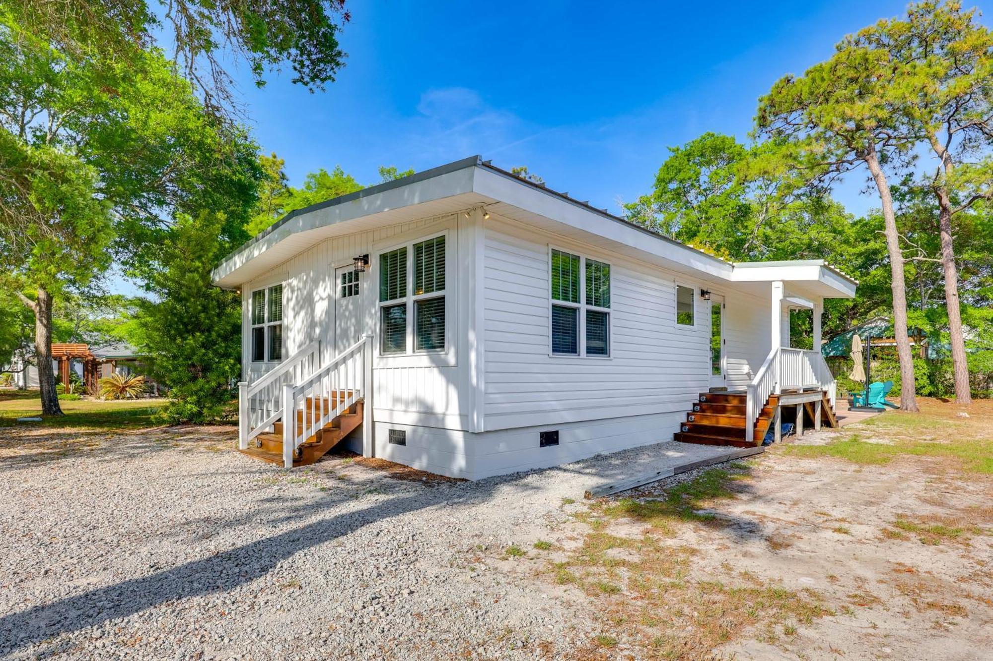 Modern Oak Island Escape 1 Mile To Long Beach! المظهر الخارجي الصورة