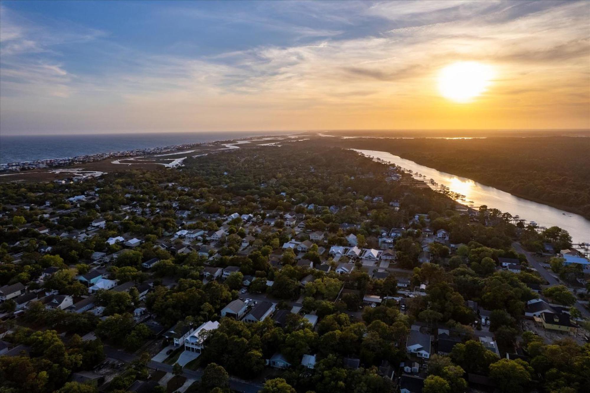 Modern Oak Island Escape 1 Mile To Long Beach! المظهر الخارجي الصورة
