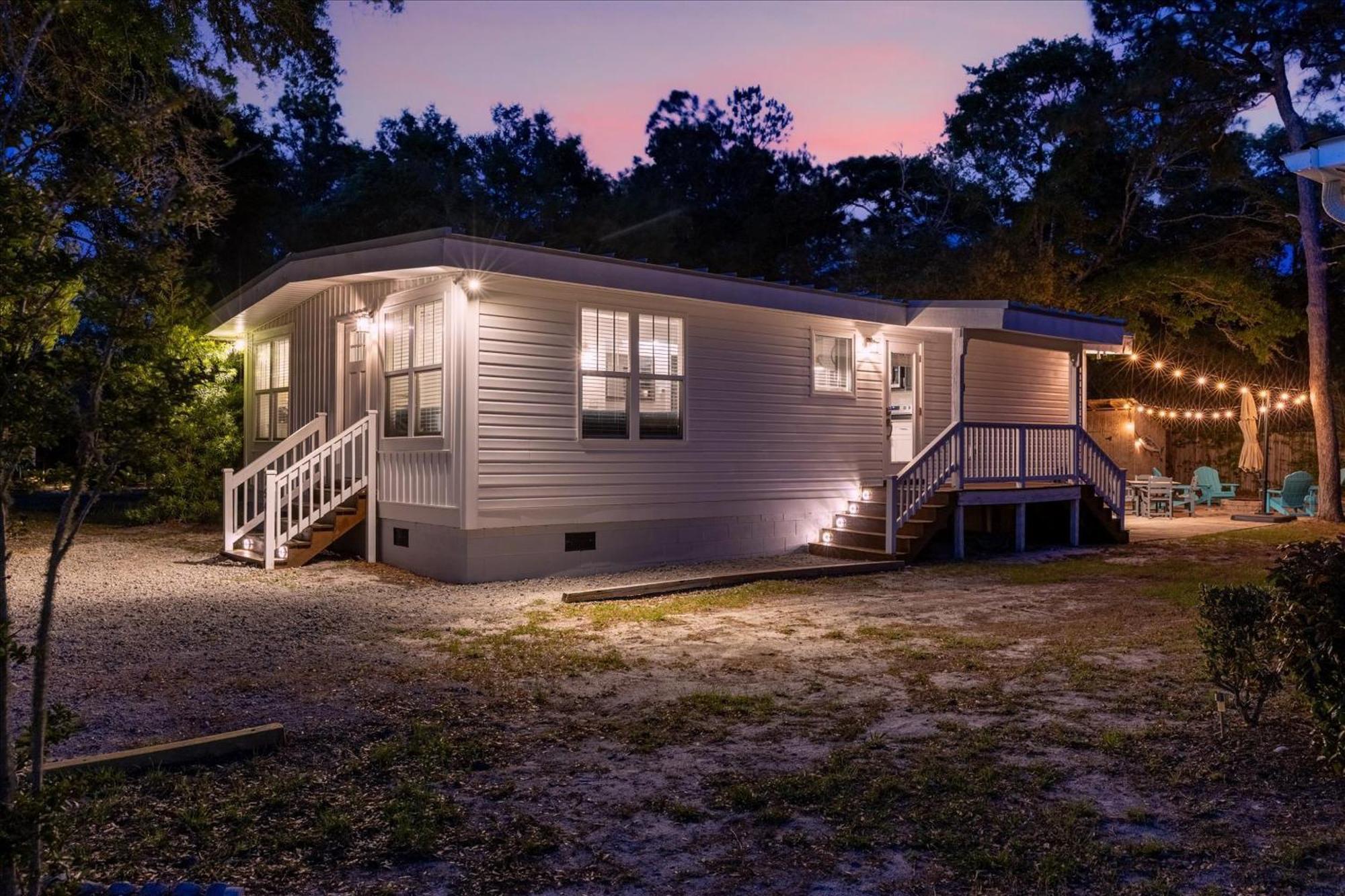 Modern Oak Island Escape 1 Mile To Long Beach! المظهر الخارجي الصورة