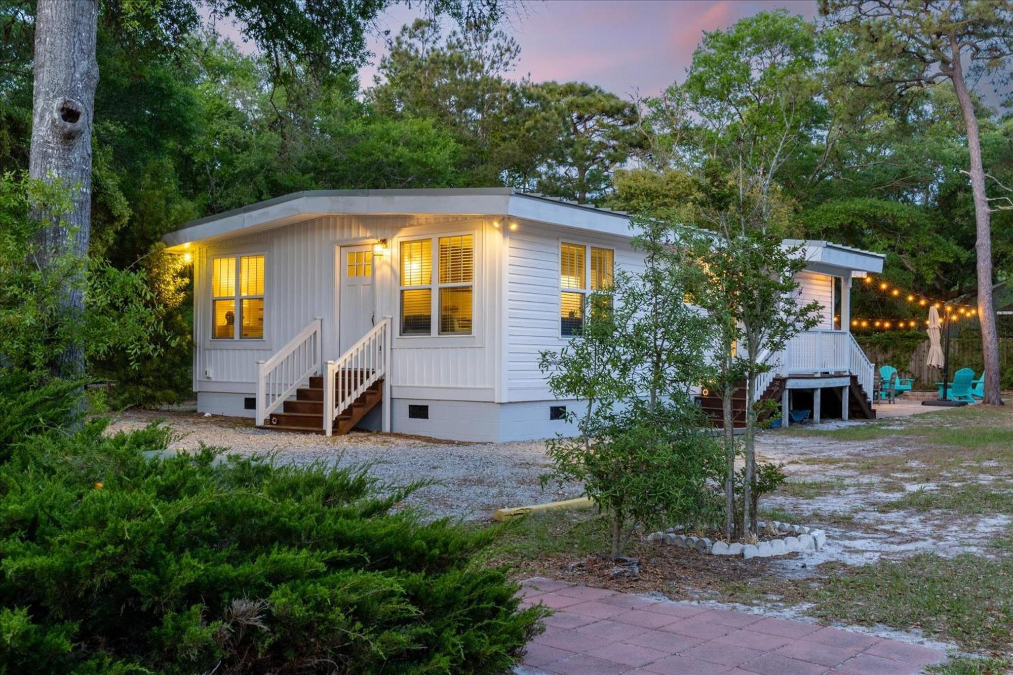 Modern Oak Island Escape 1 Mile To Long Beach! المظهر الخارجي الصورة