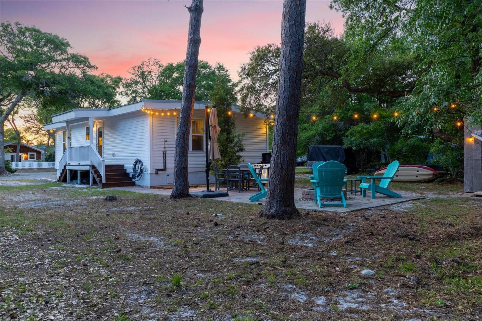 Modern Oak Island Escape 1 Mile To Long Beach! المظهر الخارجي الصورة